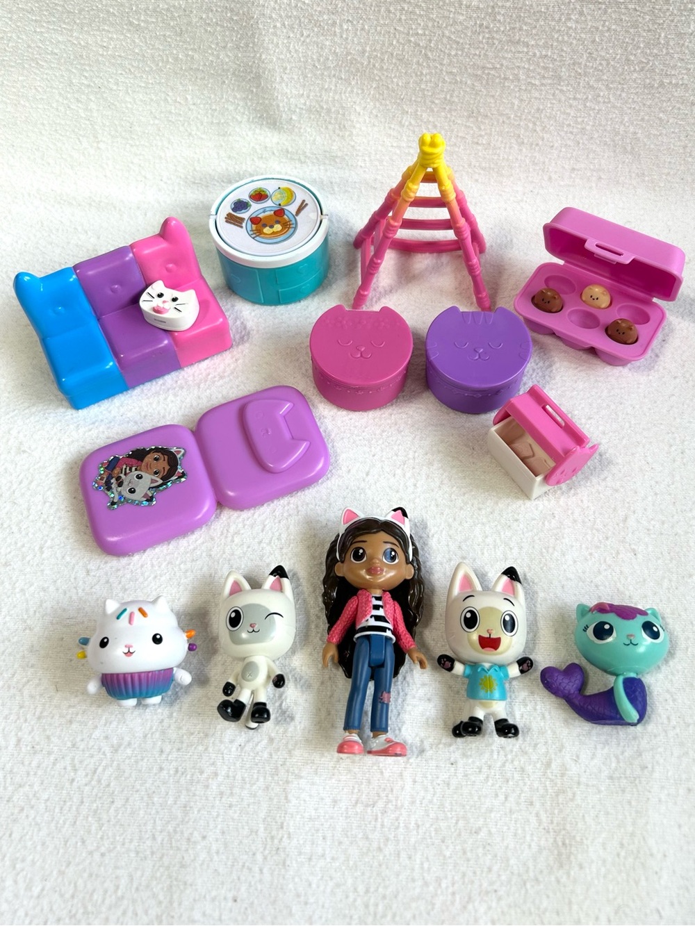 Gabby’s Dollhouse: Gabby, Pandy Paws, Cakey Cat, DJ Catnip’s Couch & Cat Game +
